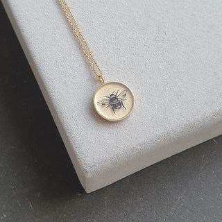 Basic Pendant Necklace | Bee Motif