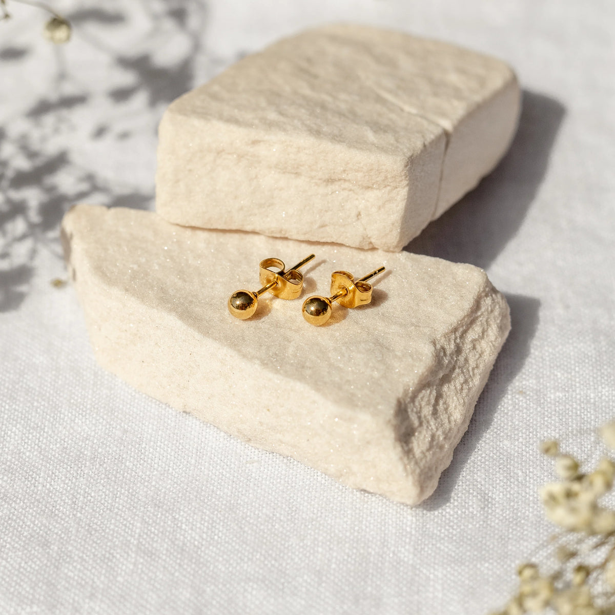 Staple Studs | Gold