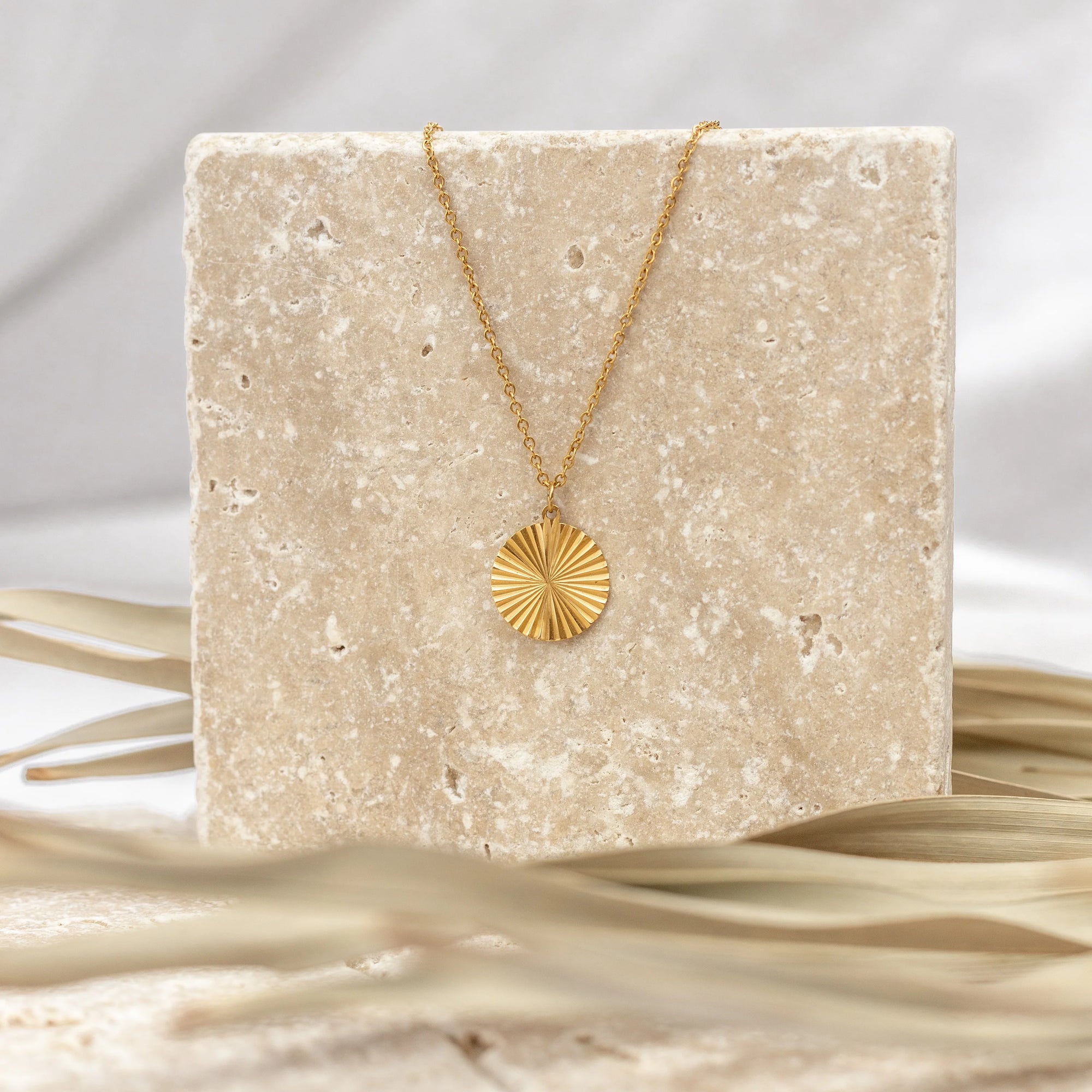 Chasing Sunset Necklace | Gold